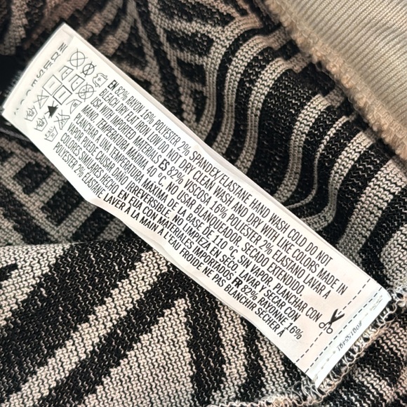 Forever21 Cream & Black, Tribal Design, Sweater Mini Skirt- size L - Picture 4 of 6